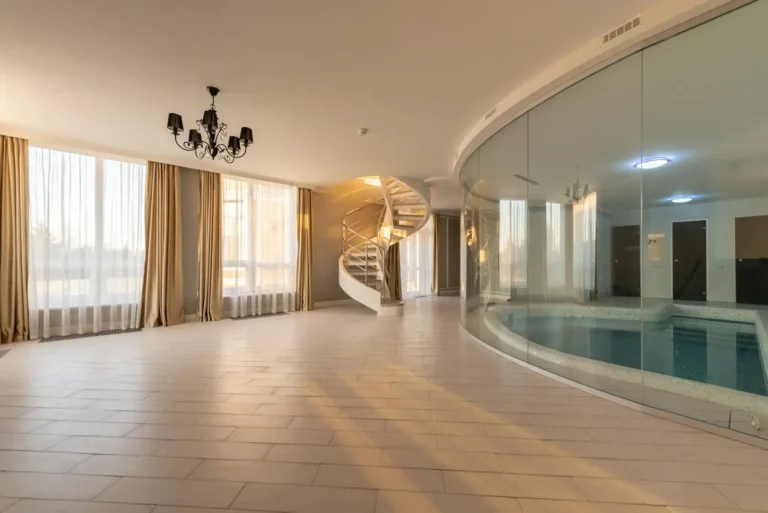 Abri de piscine haut : guide technique, prix et démarches