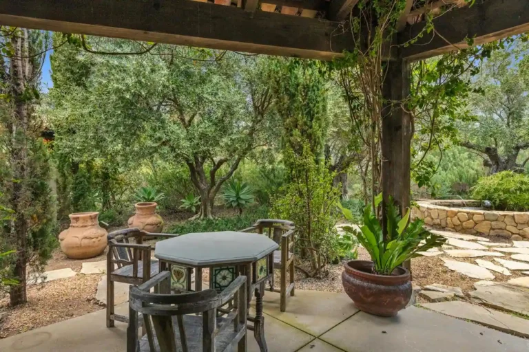 Décoration de jardin : composer un ensemble qui tient dans le temps