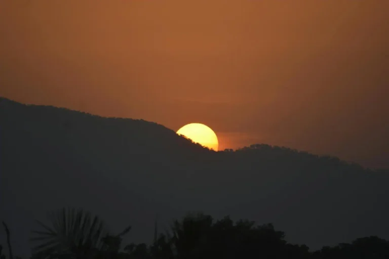 Heure du coucher de soleil : où la trouver et pourquoi elle change