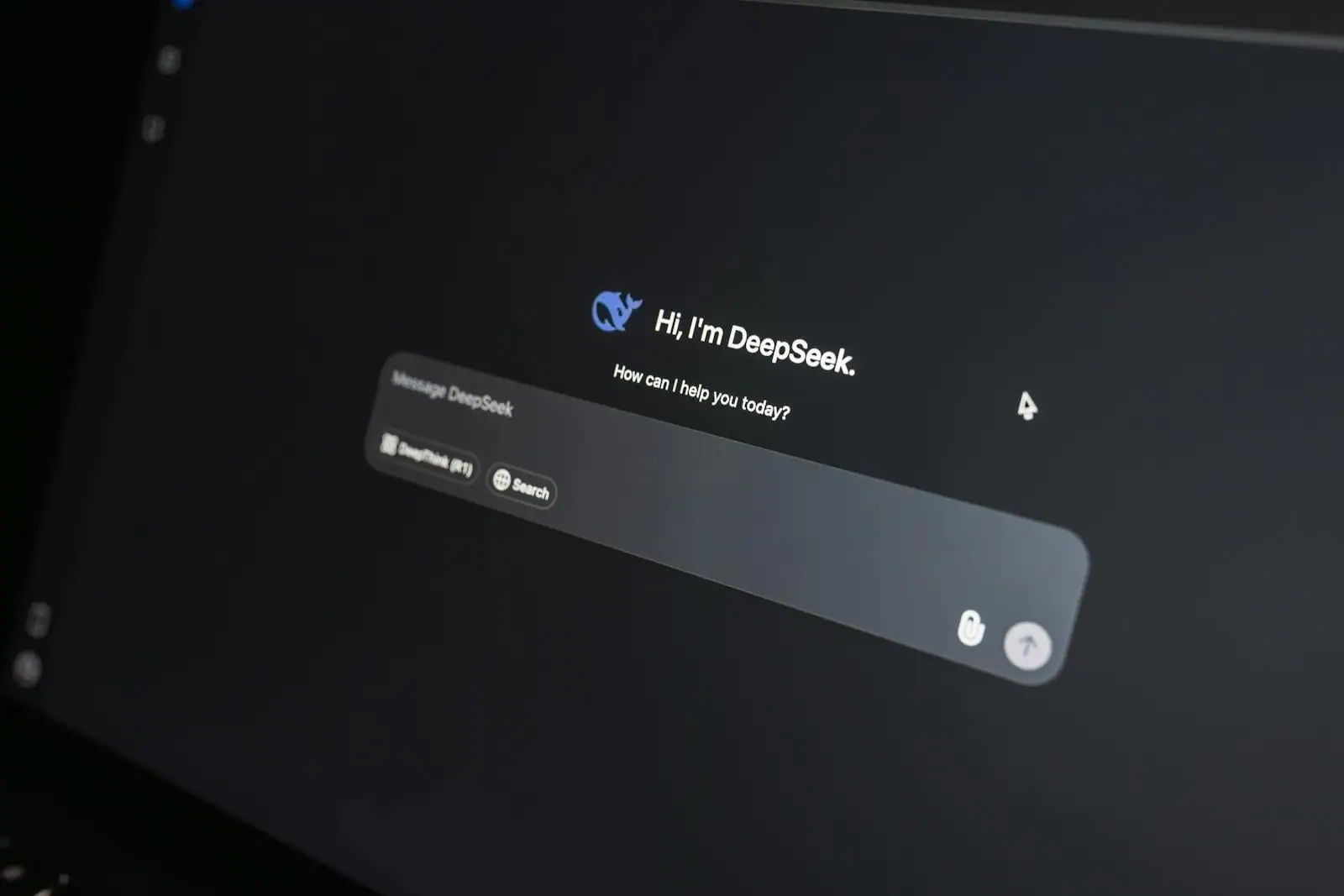 Écran d'ordinateur affichant l'interface Outlook avec un message ouvert