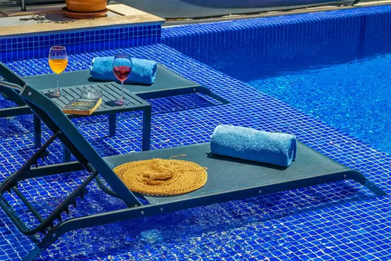 Carreler une terrasse de piscine : bien choisir et bien poser