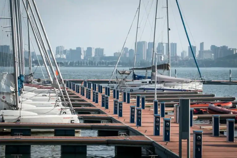 Louer un bateau : permis, formules et budget à connaître