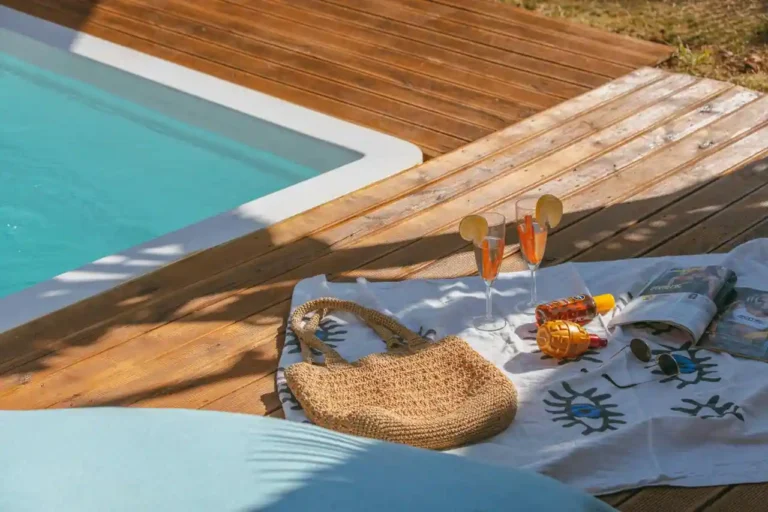 Piscine à terrasse mobile : principe, prix et comment choisir