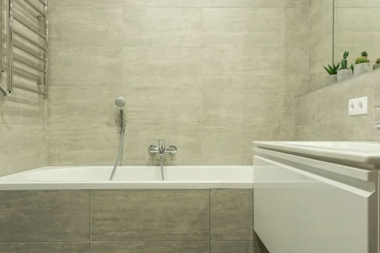 Rénovation de salle de bain : étapes, budget et pièges