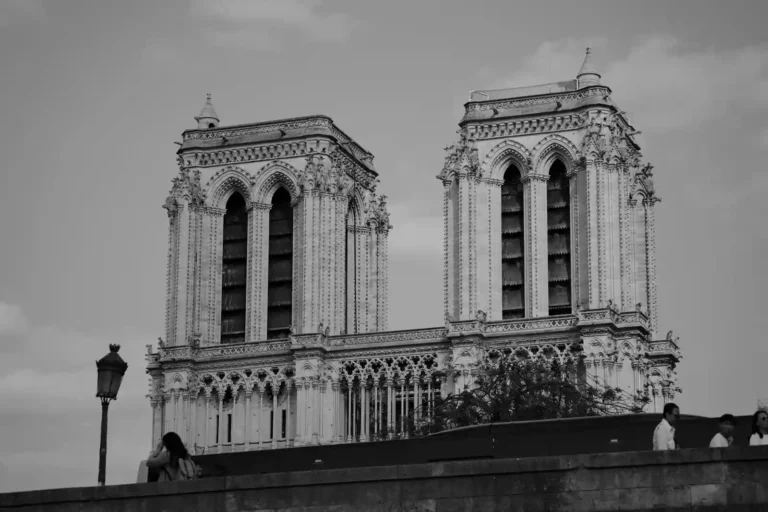 Le nouveau mobilier de Notre-Dame de Paris expliqué