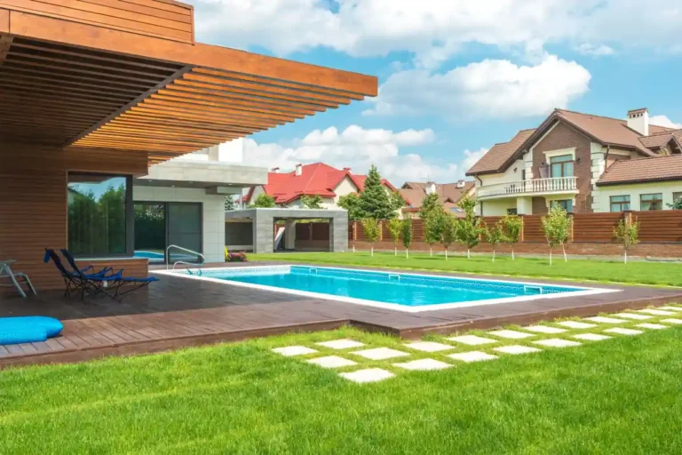 Permis de construire piscine : quelle autorisation prévoir