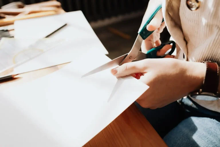 Bricolage en papier facile : cinq idées et les gestes qui marchent
