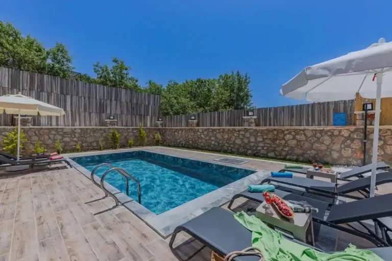 Piscine extérieure à Rennes : ce que le terrain impose avant le bassin